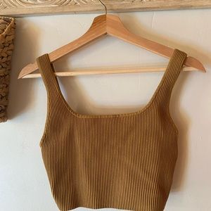 Aritzia - Babaton Sculpt Knit crop tank, Small.